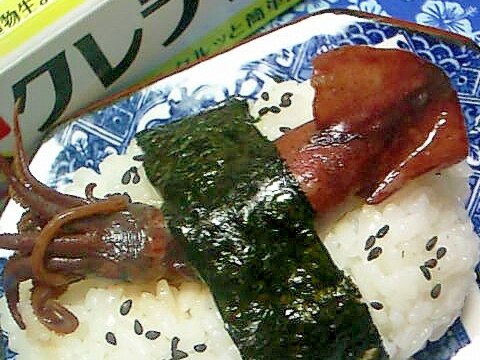 北海道　雨竜にんにく醤油使用イカの煮付けおにぎり